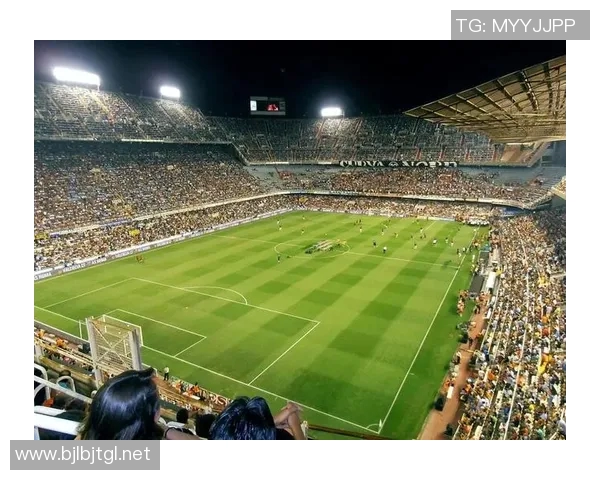 足球与音乐的完美结合:在绿茵场上奏响激情旋律的魅力之旅